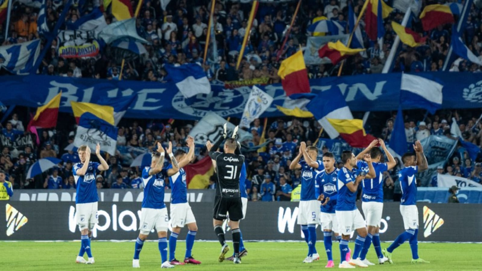 Los jugadores de Millonarios celebran la victoria conseguida frente a Santa Fe