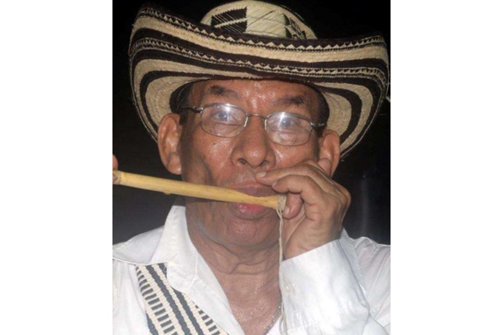 Para los jurados, “el nombre de Pedro Ramayá evoca la relación del Caribe
colombiano con la cumbia moderna que propuso en su momento, con la
flauta de millo y la letra de sus canciones que rememoran la cotidianidad
del territorio, el paisaje, la fauna y las situaciones jocosas de sus
pobladores”.