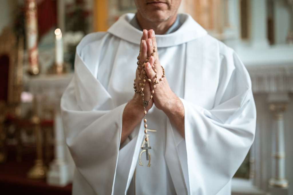 Sacerdote