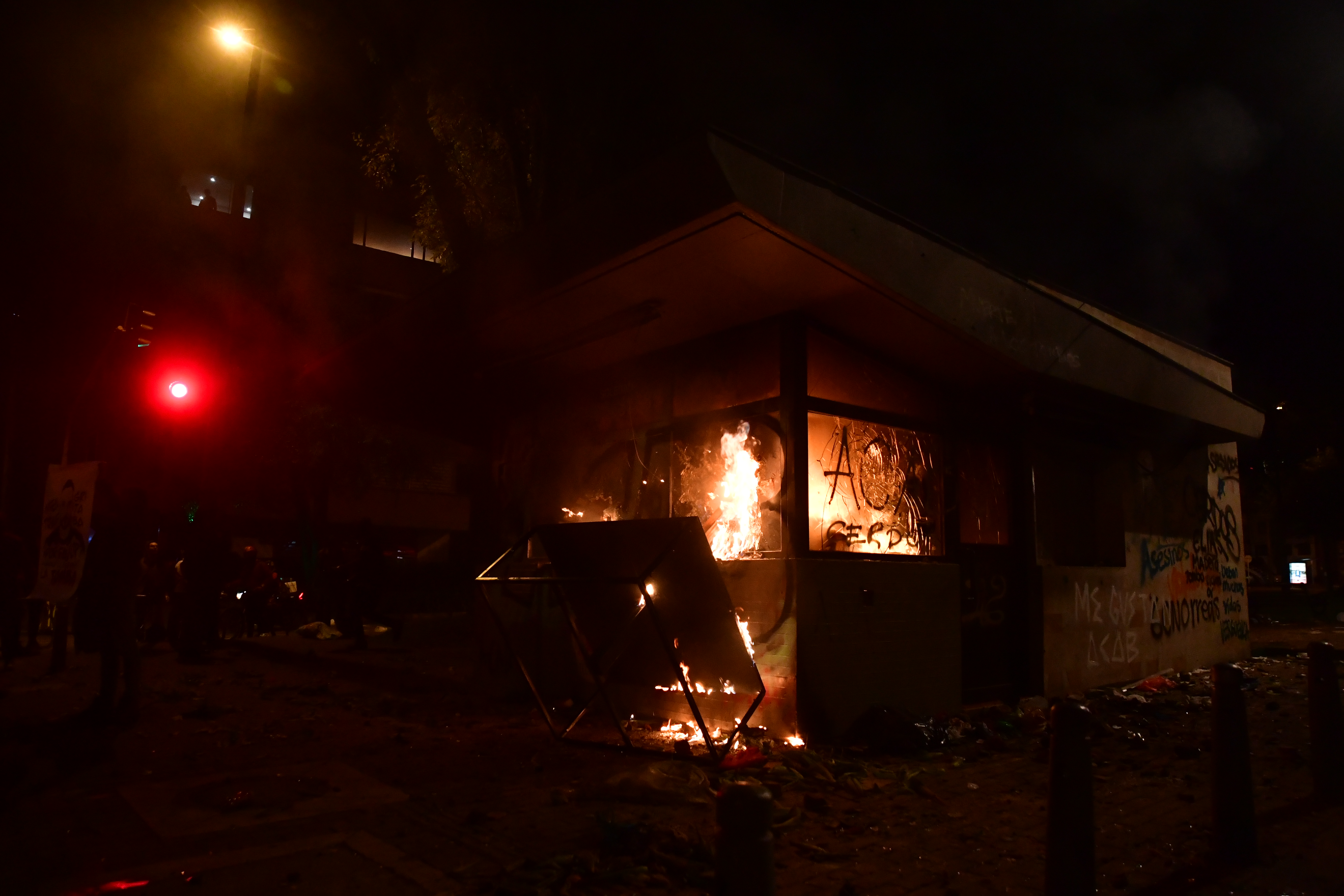 Protestas en el sector del Park Way por la muerte de Javier Ordóñez Bermúdez a manos de dos policías del CAI de Villa Luz.