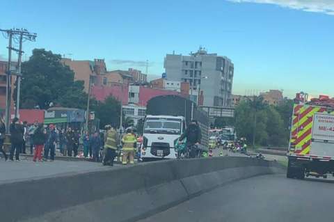 Muere ciclista tras ser arrollado por un camión en el norte de Bogotá