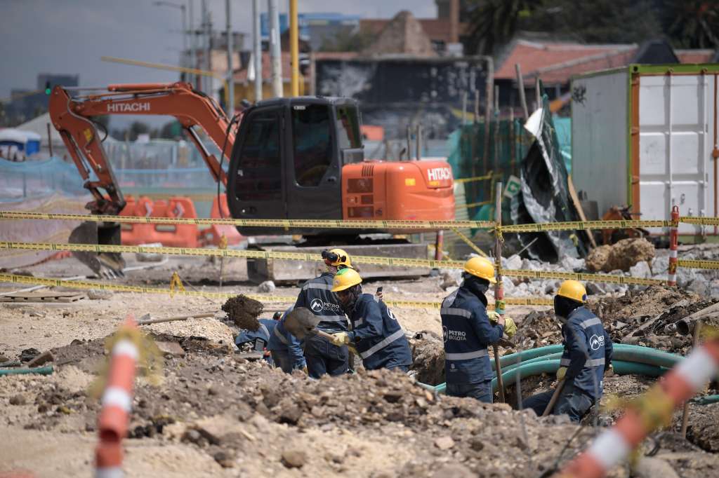 Comerciantes y vendedores de este sector, se ven afectados por los retrasos en el intercambiador vial de la calle 72 con avenida Caracas.