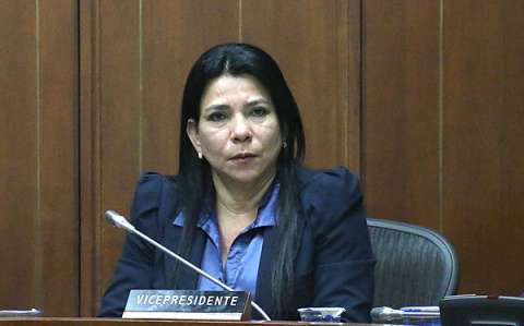 Corte Suprema abre investigación contra la senadora Yamina Pestana