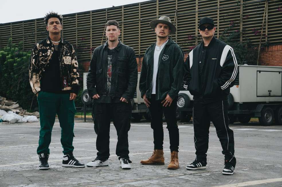 Dim, Lorduy, Pablo y el profe, miembros de Piso 21, junto a Khea y Marc Seguí.