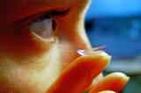 Científicos crearon lentes de contacto que hacen "zoom-in" al parpadear