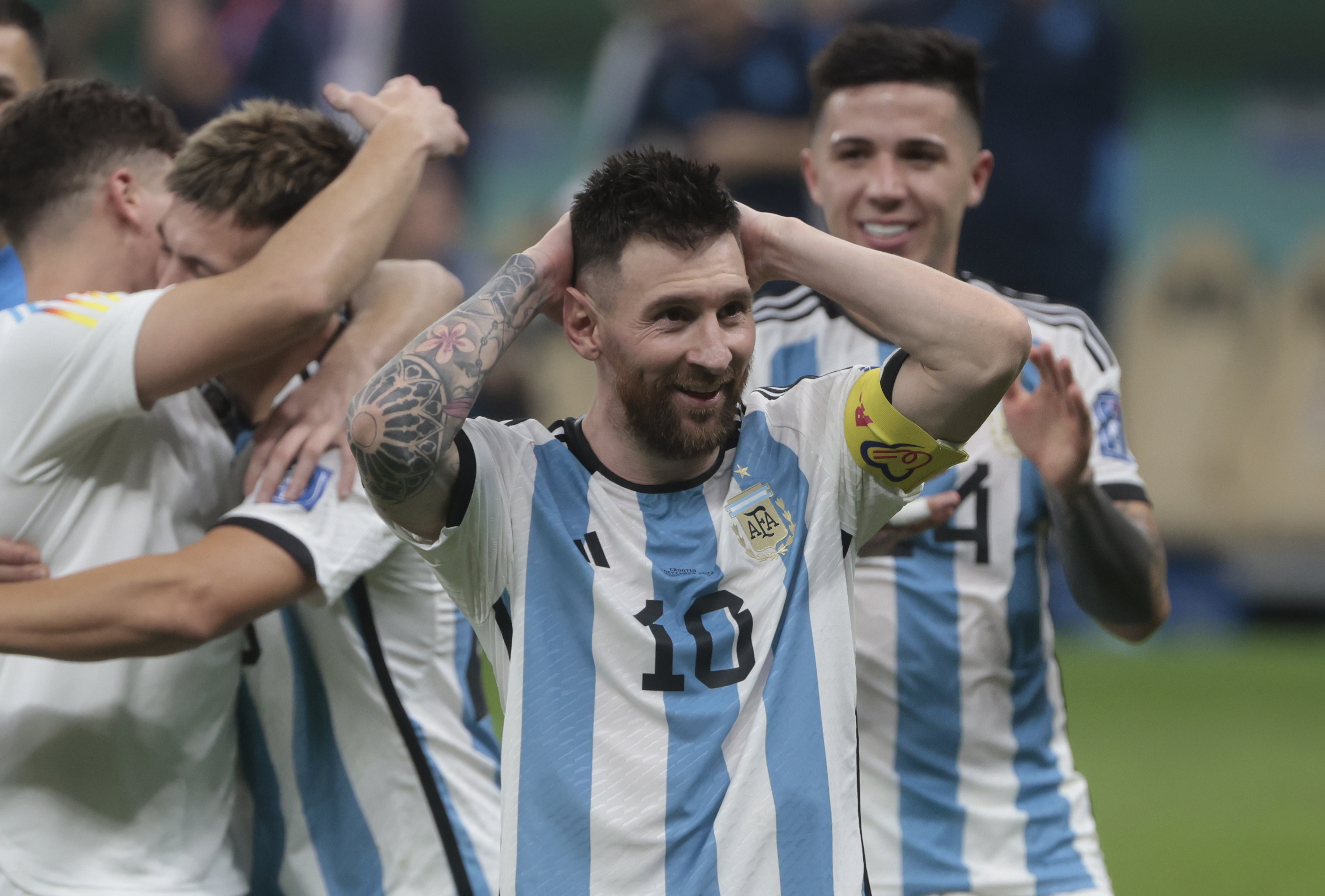 . LUSAIL (CATAR), 13/12/2022.- Lionel Messi de Argentina celebra el triunfo hoy, en un partido de semifinales del Mundial de Fútbol Qatar 2022 entre Argentina y Croacia en el estadio de Lusail (Catar). EFE/Juan Ignacio Roncoroni