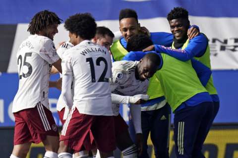 Arsenal dio la sorpresa y superó a Leicester en el King Power