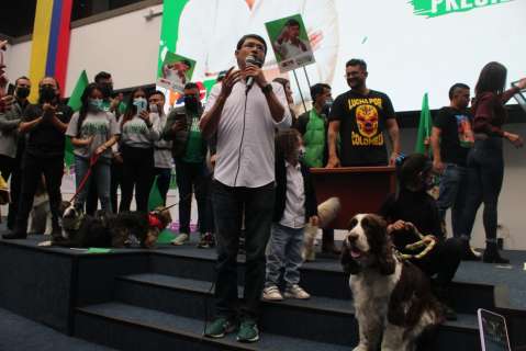 En fotos: Camilo Romero inscribió su precandidatura ante la Registraduría
