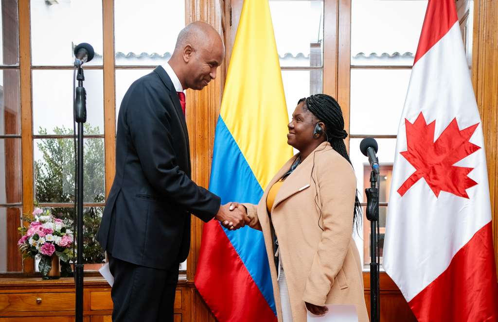 La vicepresidenta Francia Márquez y el ministro de Desarrollo Internacional de Canadá, Ahmed Hussen.
