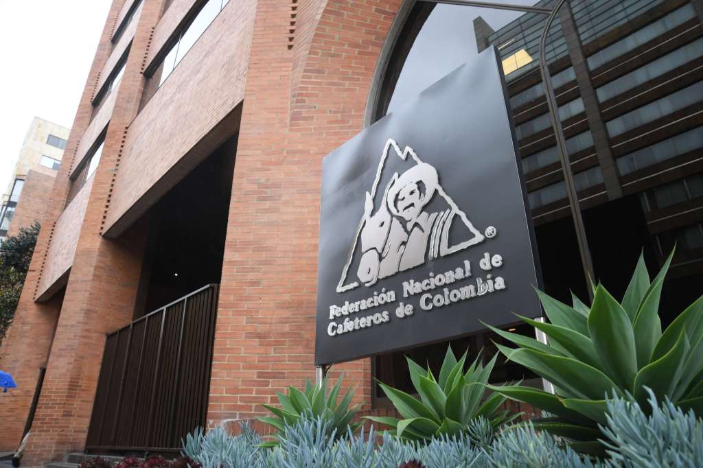 Fachada de la oficina de la Federación Nacional de Cafeteros en Bogotá. / Gustavo Torrijos - El Espectador