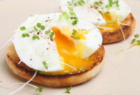 ¿Con antojo de huevo pochado? Nosotros te damos una receta sencilla para cocinarlo