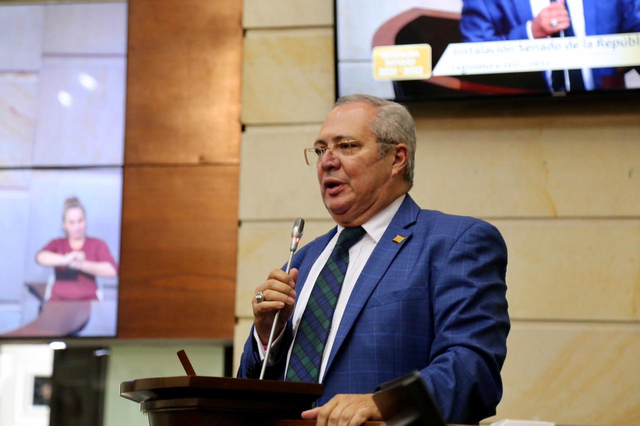 Iván Name es senador de la Alianza Verde y, luego de una convulsa situación el 20 de julio, fue elegido por la plenaria como segundo vicepresidente, silla que iba inicialmente para Gustavo Bolívar.