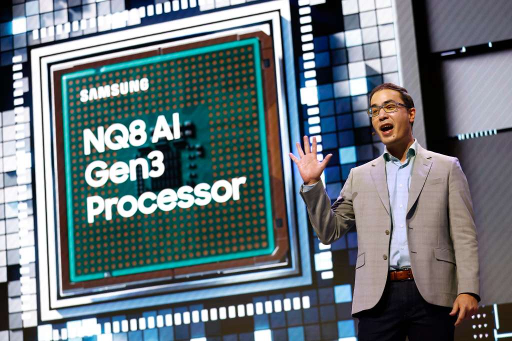 Las Vegas (Usa), 08/01/2024.- Samsung'Äôs Jonathan Gabrio introduces the NQ8 AI Gen3 Processor during a press conference at the 2024 International Consumer Electronics Show in Las Vegas, Nevada, USA, 08 January 2024. CES, the world's largest annual consumer technology trade show, taking place from 9-12 January 2024, is a place where industry manufacturers, advertisers and tech-minded consumers converge to get a taste of new innovations coming to the market each year. EFE/EPA/CAROLINE BREHMAN