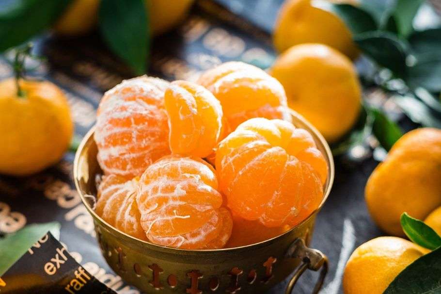 La cáscara de mandarina es una fuente concentrada de antioxidantes, incluyendo flavonoides y vitamina C.