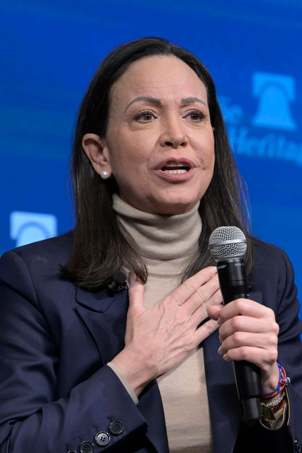 USA7614. WASHINGTON (ESTADOS UNIDOS), 16/01/2026.- La líder opositora venezolana y Premio Nobel de la Paz, María Corina Machado, habla durante una rueda de prensa este viernes, en la sede de la Fundación Herencia en Washington (Estados Unidos). Machado declaró que la presidenta encargada de Venezuela, Delcy Rodríguez, no representa al pueblo de su país y se mostró confiada en que habrá una "transición ordenada". EFE/ Lenin Nolly
