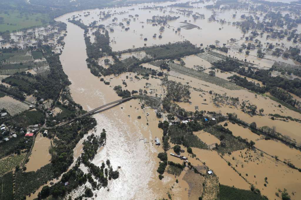 FOTODELDÍA AME2203. TIERRALTA (COLOMBIA), 05/02/2026.- Fotografía que muestra una zona afectada este jueves por inundaciones en zona rural del sur del departamento de Córdoba (Colombia). Miles de familias resultaron damnificadas por las intensas lluvias de los últimos días en el norte de Colombia, donde el desbordamiento de los ríos San Jorge y Sinú provocó inundaciones en amplias zonas rurales y urbanas, incluida Montería, capital del departamento caribeño de Córdoba. EFE/ Carlos Ortega
