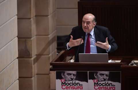 Canciller Álvaro Leyva defendió ante el Congreso sus nombramientos diplomáticos