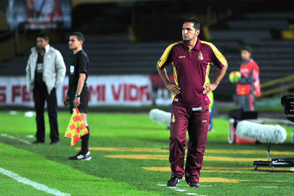 Carlos Castro (der.), técnico del Deportes Tolima, actual líder del fútbol colombiano. /David Campuzano
