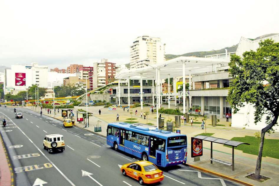 Vista de la plazoleta Jairo Varela, o de la Caleñidad, bautizada en honor al director del Grupo Niche y ubicada frente al CAM, en el centro histórico de Cali. / Fabio Posada