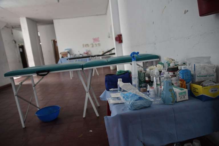 Los habitantes del barrio improvisaron un centro de salud comunitario para atender los heridos en las marchas, pero manifiestan que el personal de salud voluntario que ejerce en este lugar, también ha recibido amenazas e intimidaciones por su labor.