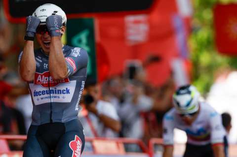 Jasper Philipsen ganó la primera etapa de la Vuelta a España: ¿y los colombianos?