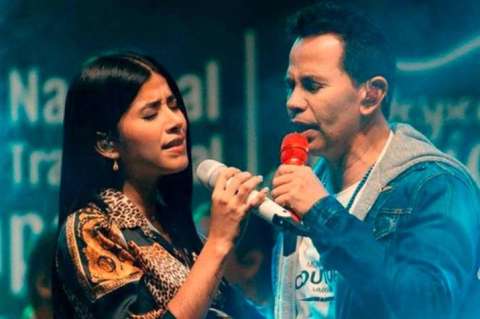 ¿El noviazgo de Jhonny Rivera y Jenny López es falso? Esto dijo el artista