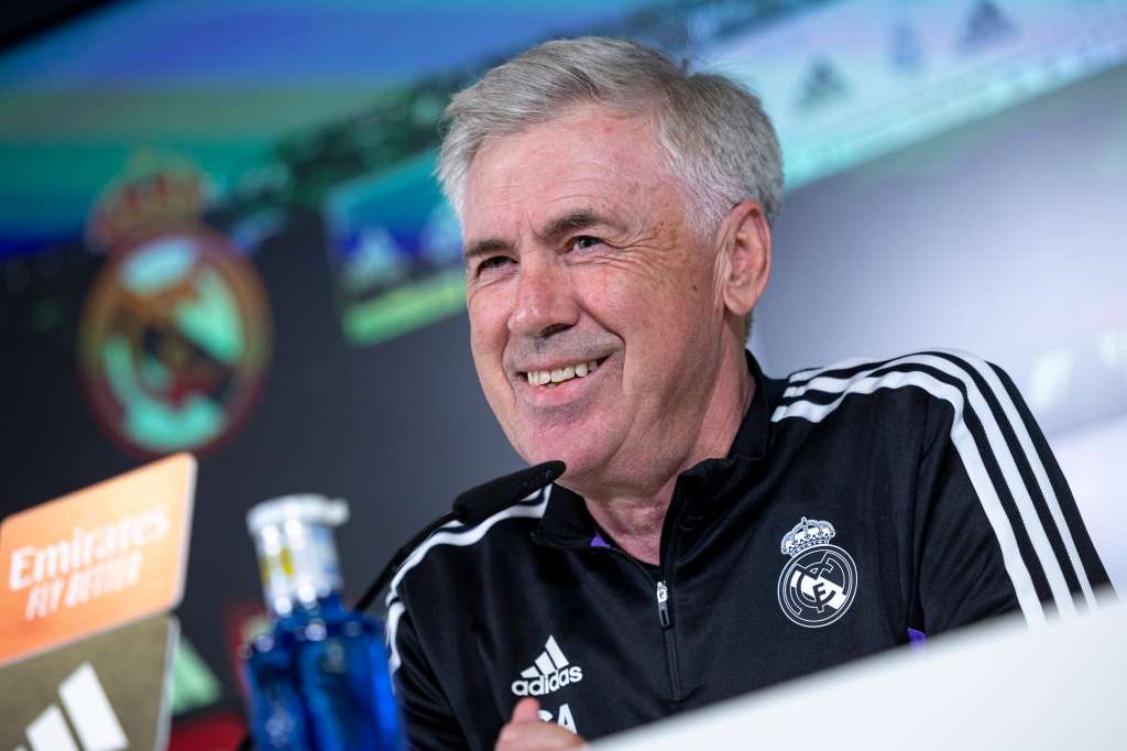 MADRID, 03/06/2023.- El entrenador del Real Madrid, Carlo Ancelotti, ofrece una rueda de prensa tras el entrenamiento del equipo este sábado en la Ciudad Deportiva de Valdebebas. El Real Madrid se enfrenta mañana al Athletic de Bilbao en el estadio Santiago Bernabéu en un partido de LaLiga Santander. EFE/ Daniel González