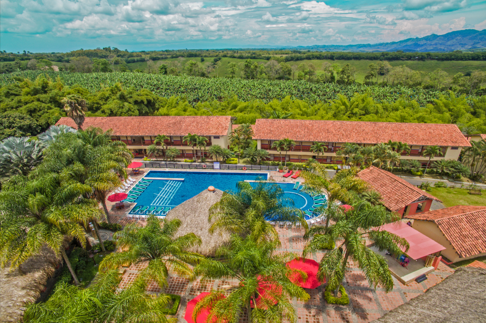 Los huéspedes de Decameron Panaca tienen acceso a todas las facilidades y servicios del hotel Decameron Las Heliconias.