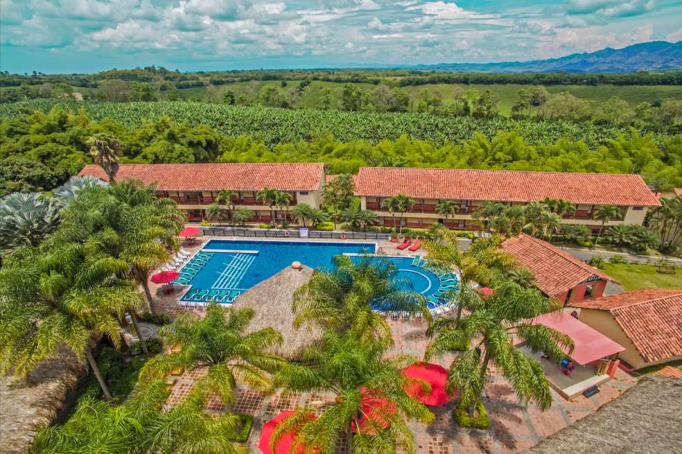 Los huéspedes de Decameron Panaca tienen acceso a todas las facilidades y servicios del hotel Decameron Las Heliconias.