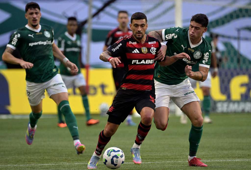 (FILES) Flamengo's Uruguayan midfielder #10 Giorgian de Arrascaeta and Palmeiras' Uruguayan midfielder #32 Emiliano Martinez fight for the ball during the Brazilian Professional Football Championship 2025 match between Palmeiras and Flamengo at the Allianz Parque stadium in Sao Paulo, Brazil, on May 25, 2025.