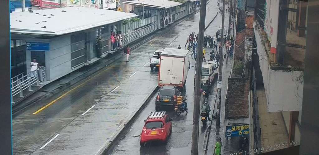"Hacemos un llamado a la comunidad de #CaliCo para que conserve la calma": Policía Metropolitana de Santiago de Cali / Policía Metropolitana Santiago de Cali
