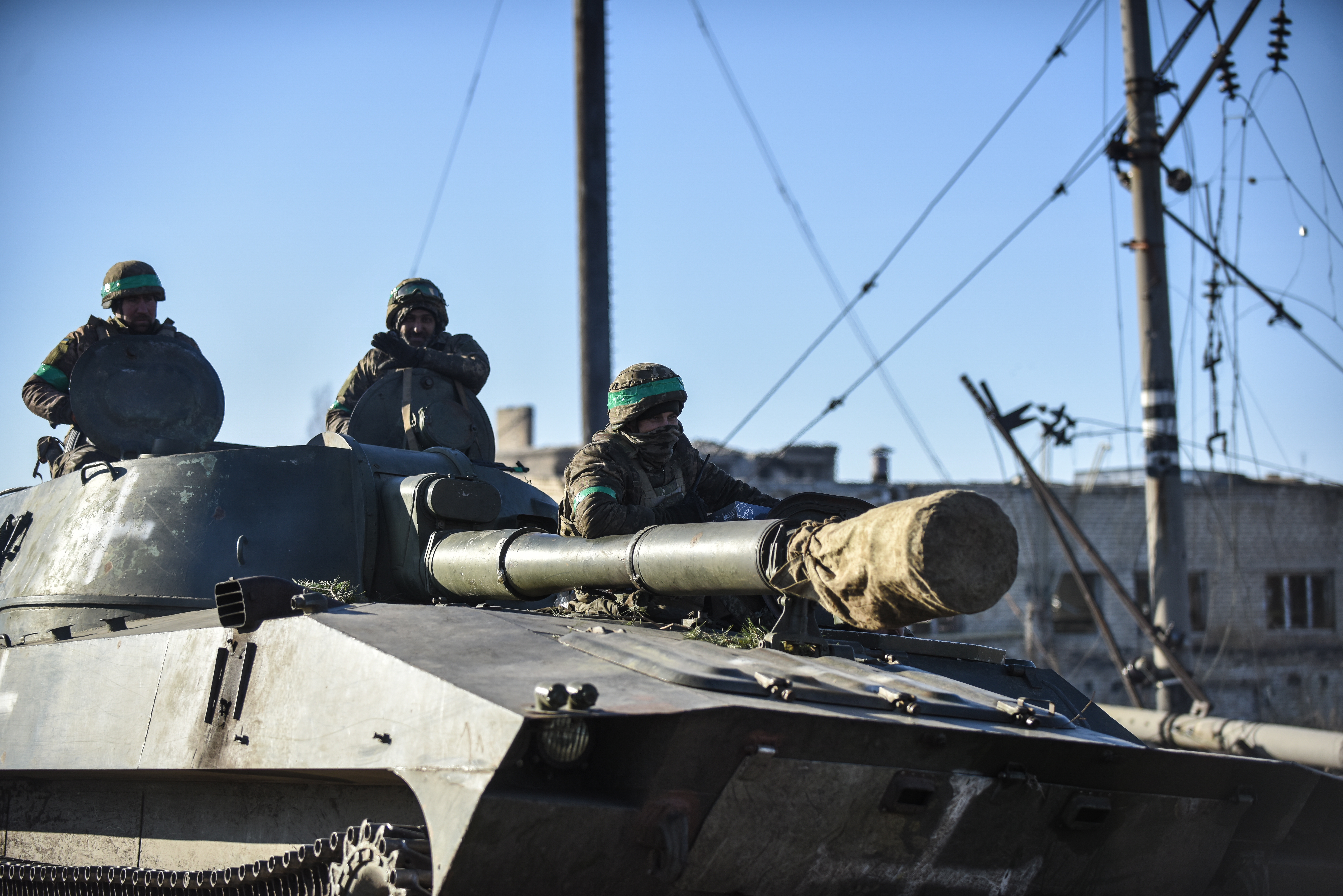 Donetsk (Ukraine), 23/01/2023.- Ukrainian troops in the Donetsk region, eastern Ukraine, 23 January 2023. Russian troops entered Ukraine on 24 February resulting in fighting and destruction in the country and triggering a series of severe economic sanctions on Russia by Western countries. (Rusia, Ucrania) EFE/EPA/OLEG PETRASYUK