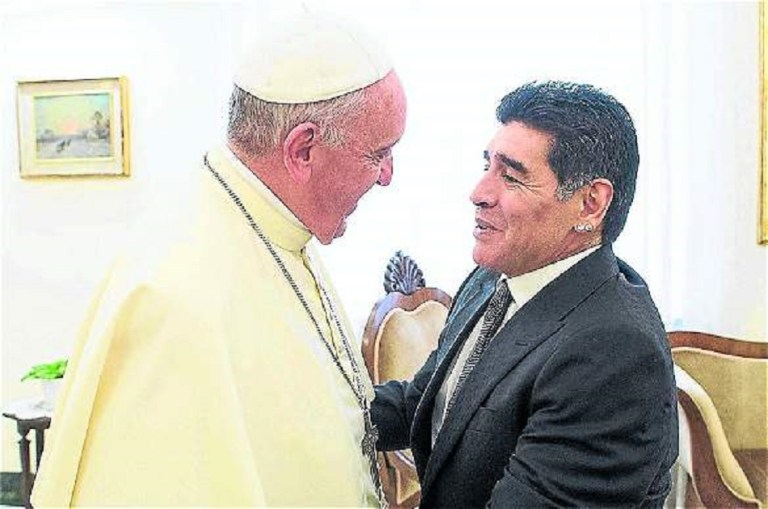Maradona se declaró «hincha de Francisco» tras reunirse con el papa