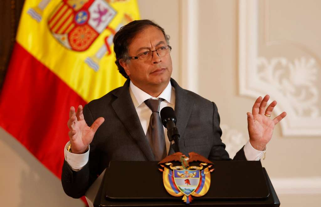 AME1360. BOGOTÁ (COLOMBIA), 24/08/2022.- El presidente de Colombia Gustavo Petro da una declaración en compañía del presidente del gobierno de España Pedro Sánchez (fuera de cuadro), hoy en Bogotá (Colombia). EFE/ Mauricio Dueñas Castañeda