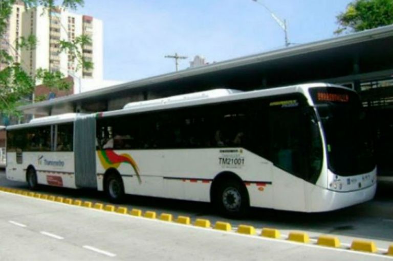 Ciudadanos detuvieron un bus de Transmetro en Barranquilla
