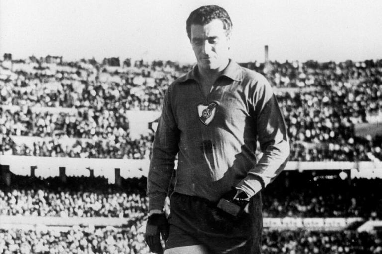 Así atajaba Amadeo Carrizo