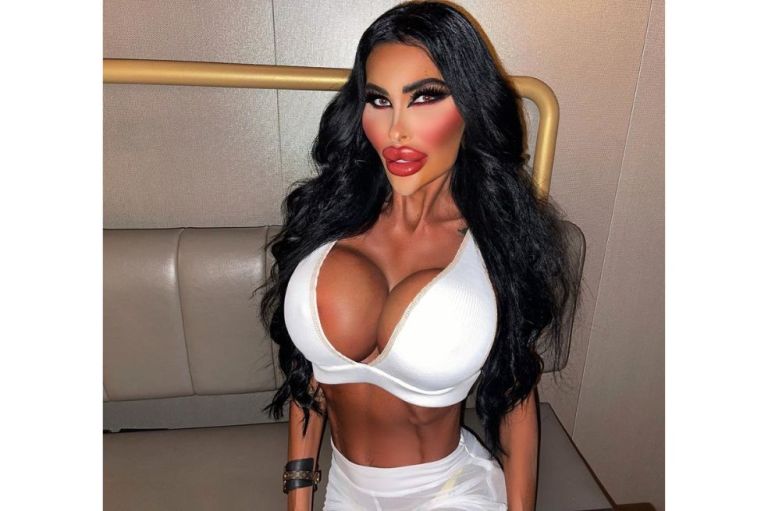 Fotos: Así luce la ‘Barbie humana’ al gastar una fortuna para verse como la muñeca