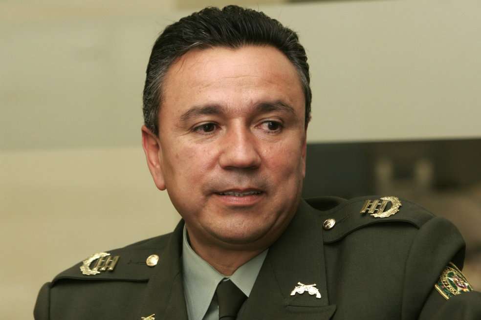 El 20 de agosto de 2012, el exoficial fue condenado en Estados Unidos por el delito de conspiración para proveer apoyo material y recursos a una organización terrorista extranjera, en este caso, a las Autodefensas Unidas de Colombia (AUC).