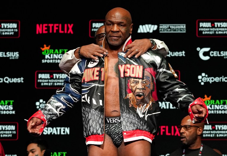 Así fue la cachetada de Mike Tyson al youtuber Jake Paul previo a su pelea: video