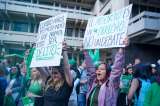 Si el aborto es un derecho en Colombia, ¿por qué sigue siendo un tema en debate electoral?