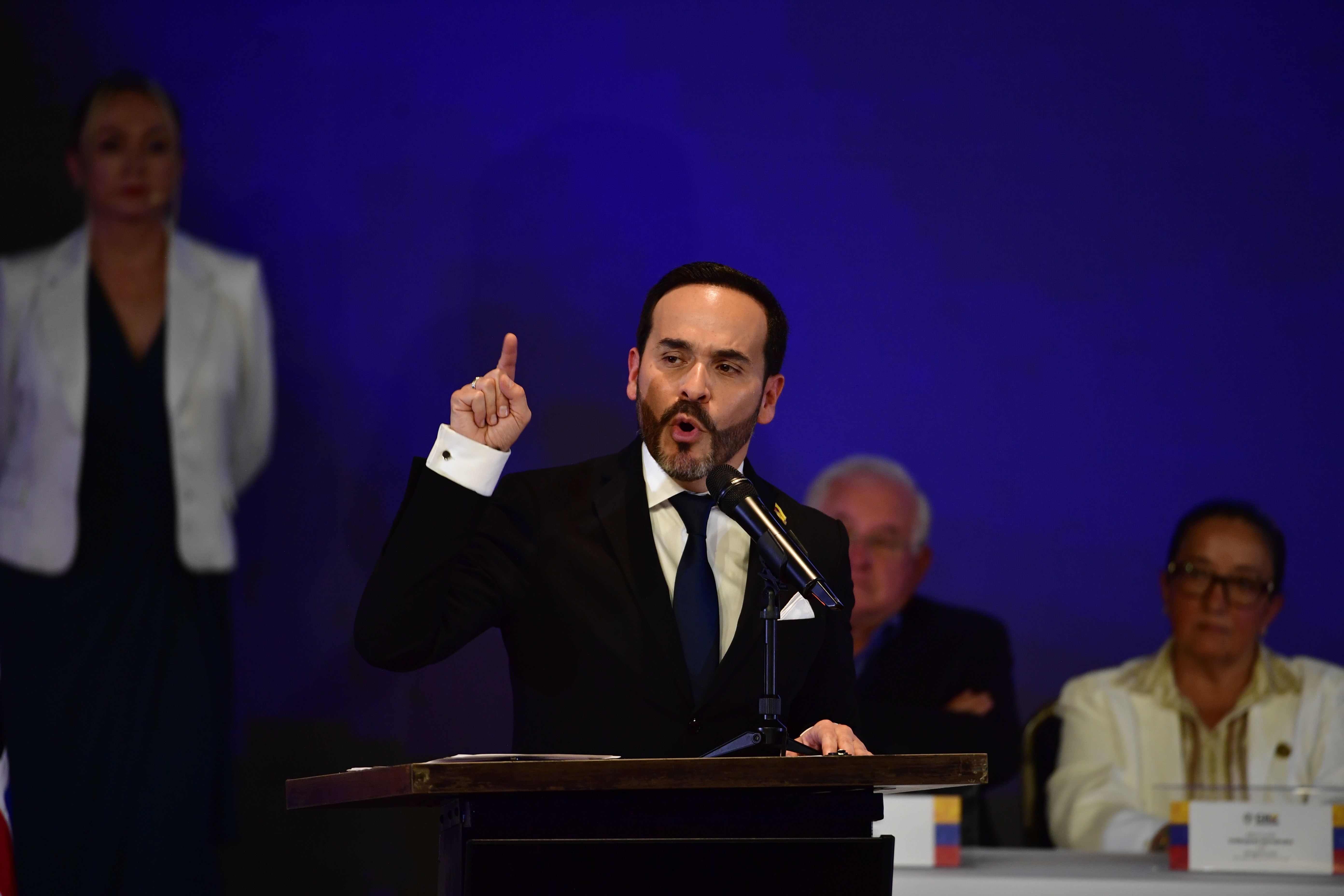 Junto a José Manuel Restrepo durante la entrega de credenciales que los acreditan como presidente y vicepresidente de Colombia para el periodo 2026-2030