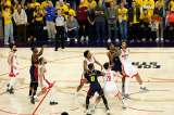 Warriors, con Jimmy Butler encendido, ponen contra las cuerdas a los Rockets