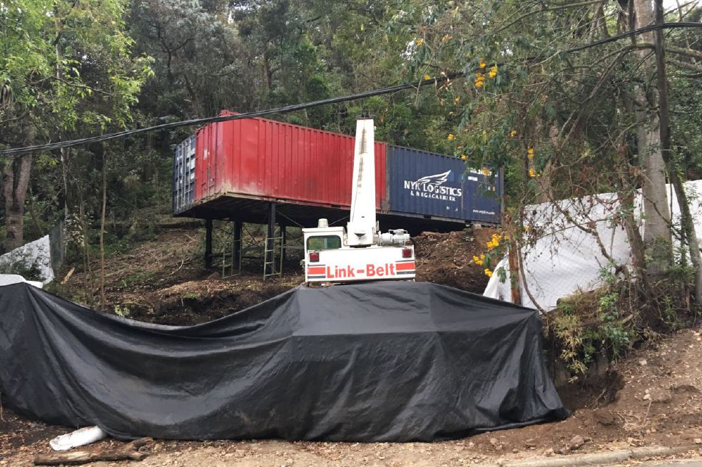 Se presume que los contenedores serán usados para hacer viviendas prefabricadas. / Comunidad de Floresta de la Sabana