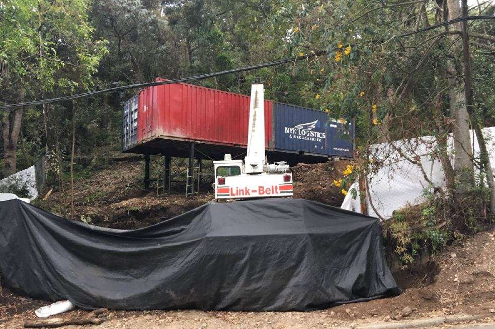 Se presume que los contenedores serán usados para hacer viviendas prefabricadas. / Comunidad de Floresta de la Sabana