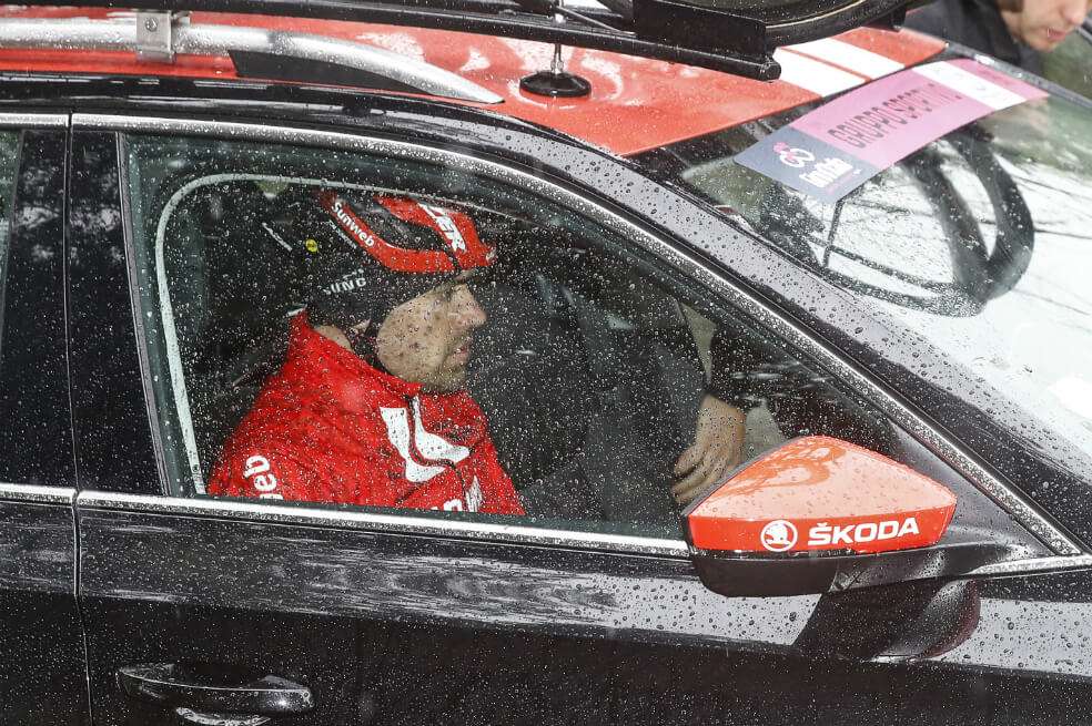 Tom Dumoulin, al momento del retiro del Giro de Italia 2019. / AFP