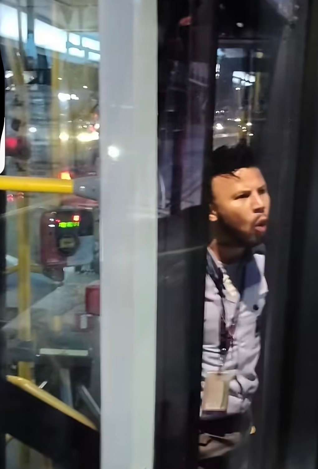 La discusión ocurrió en el sector de Hayuelos y quedó grabada por pasajeros que se movilizaban en los buses del SITP.