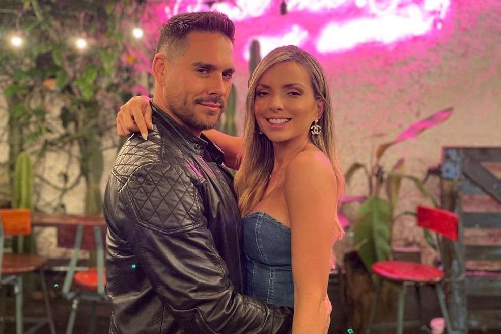 El actor y exesposo de Carmen Villalobos, expresó su amor a su novia Juliana Diez, a quien sorprendió con un romántico regalo en el Día Internacional de la Mujer.