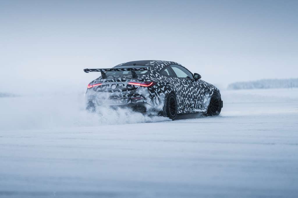 Mercedes-AMG prepara un nuevo carro deportivo basado en el CLE y ya lo prueba sobre la nieve