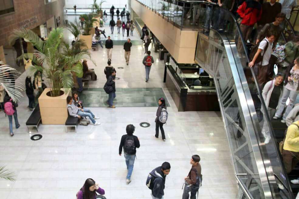 Imagen de referencia de instalaciones de la Universidad de los Andes. La decisión, según indica el documento, pretende responder a los retos actuales que enfrenta la institución.