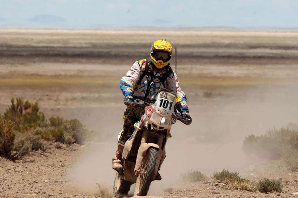 El piloto pereirano Juan Esteban Sarmiento volvió al Dakar con el objetivo de ser protagonista y terminar el recorrido de 9.295 kilómetros. / EFE